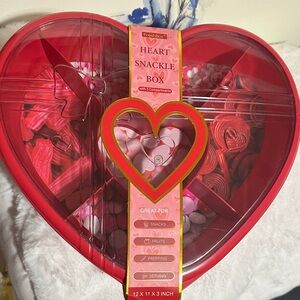 Fresh box heart snackle box with 5 compartments